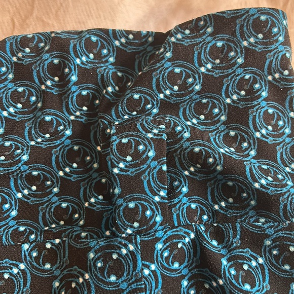 💕3/$15💕 Elegant Blue Patterned Women's Skirt - Picture 5 of 5